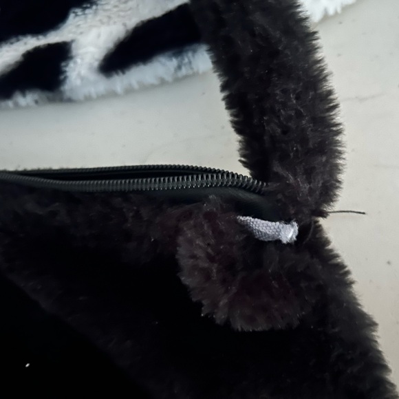 BUNDLE-(2) Small Shoulder Purses Black & Cow Animal Print zipper Closure unlined - Picture 5 of 6